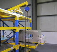 山東重型模具貨架廠家 抽屜式貨架與帶天車沖壓模具存放架，現貨供應助力物流及倉儲自動化工程